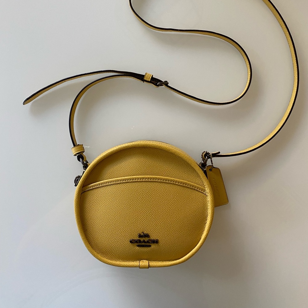 Coach canteen crossbody in sunflower with black antique nickel hardware